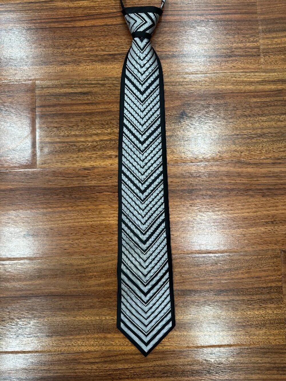 Mens Silver Black Chevron Pattern Zipper Tie Pre-Tied Adjustable Slim Necktie